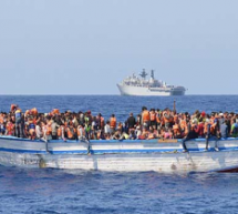 “ألف تايتانك وتايتانك” عرض يتناول قصص المهاجرين بالبحر “ألف تايتانك وتايتانك” عرض يتناول قصص المهاجرين بالبحر