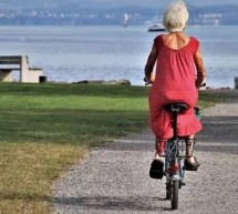 السويسريون يصوتون لصالح رفع سن تقاعد النساء إلى 65 عاما